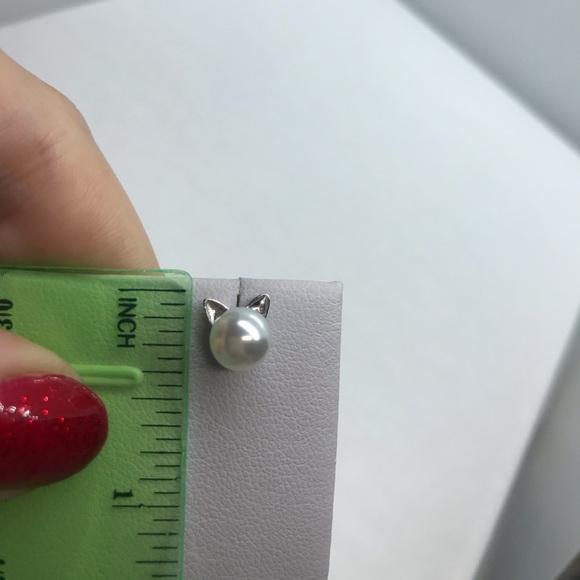 Sterling Silver 925 Faux Pearl Cat Stud Earrings - Picture 3 of 3